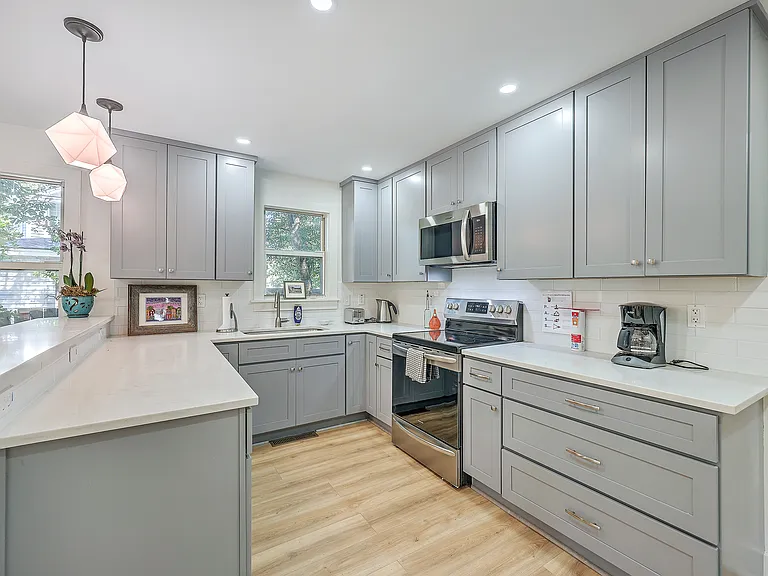 1136 Marquis Rd — Photo 12