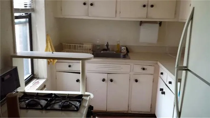 Sold by R New York | media 34