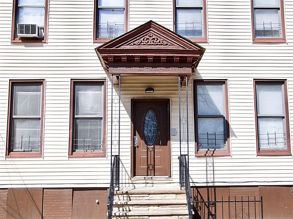 2nd image of 261 Whiton St APT 1L