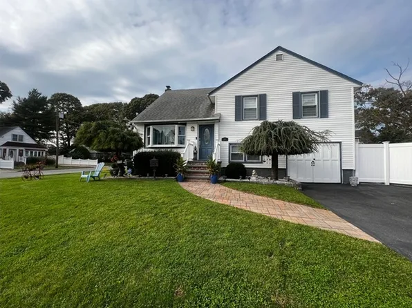 882 Roosevelt St, West Hempstead, NY 11552