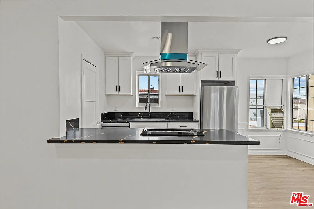 2 bed, 1.0 bath, 1050 sqft, $3,600 — Photo 4