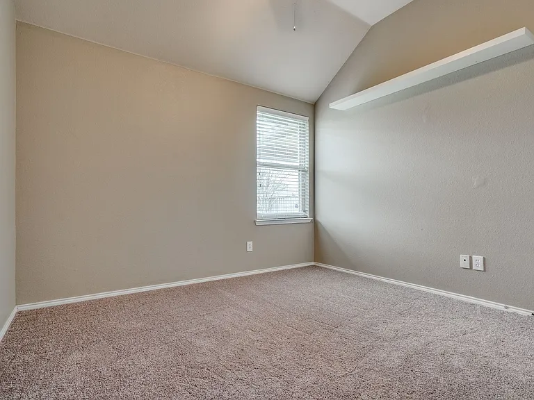 1301 Red River Dr — Photo 20