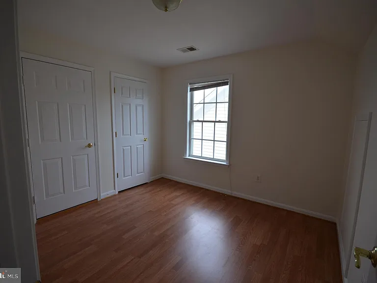 819 Royal Cres — Photo 17