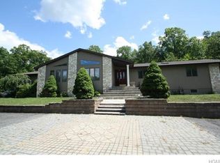 96 Greeves Rd, New Hampton, NY 10958