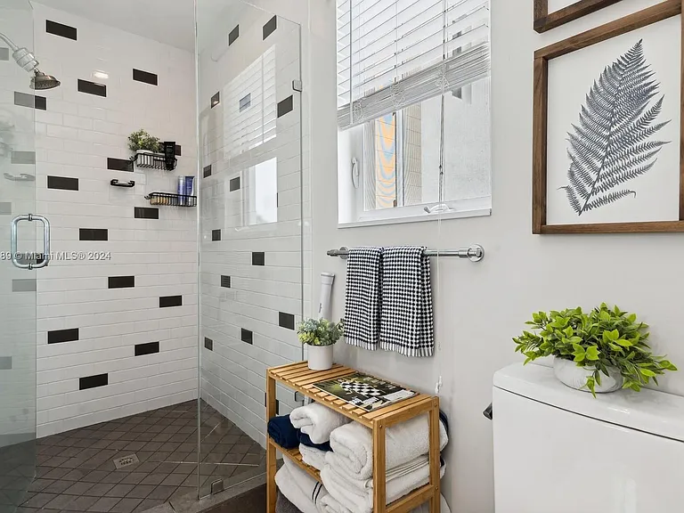 111 SE 2nd St #201 — Photo 14