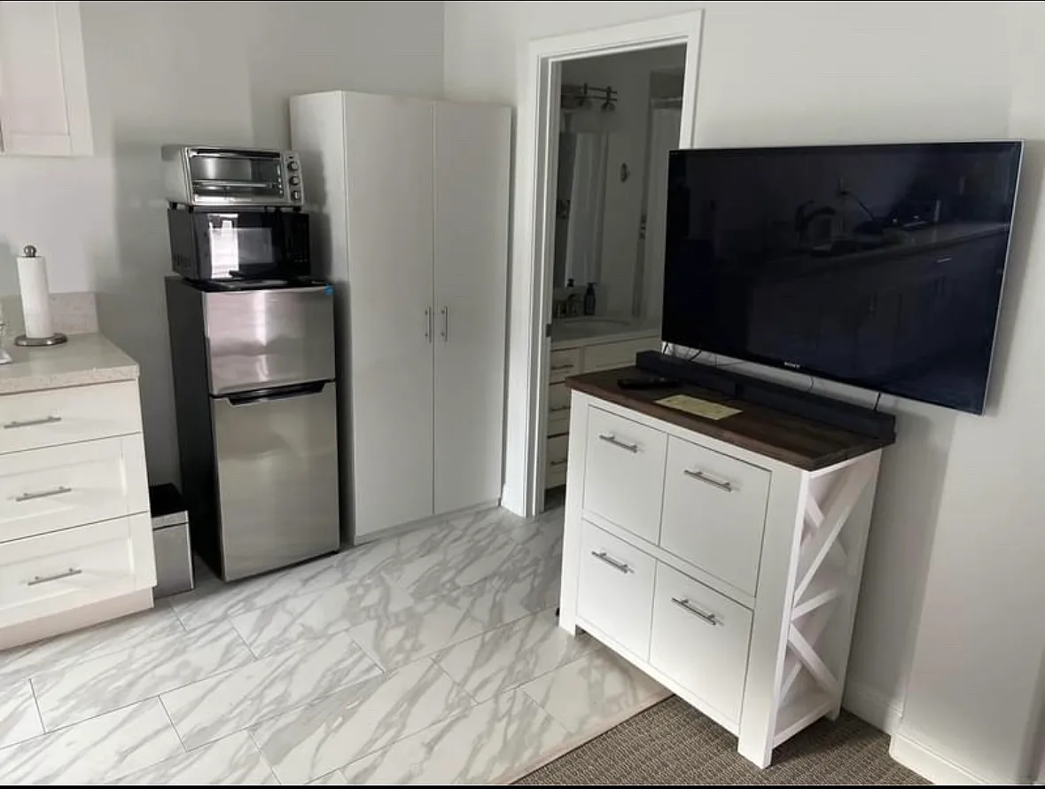 Studio, 288 sqft, $1,750 — Photo 3