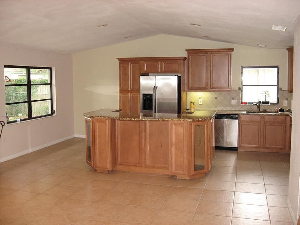 1st image of 2517 W Burr Oak Ct
