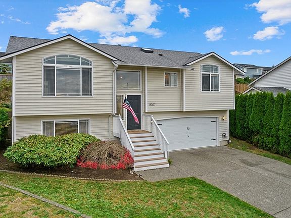 2nd image of 8307 77th Avenue NE