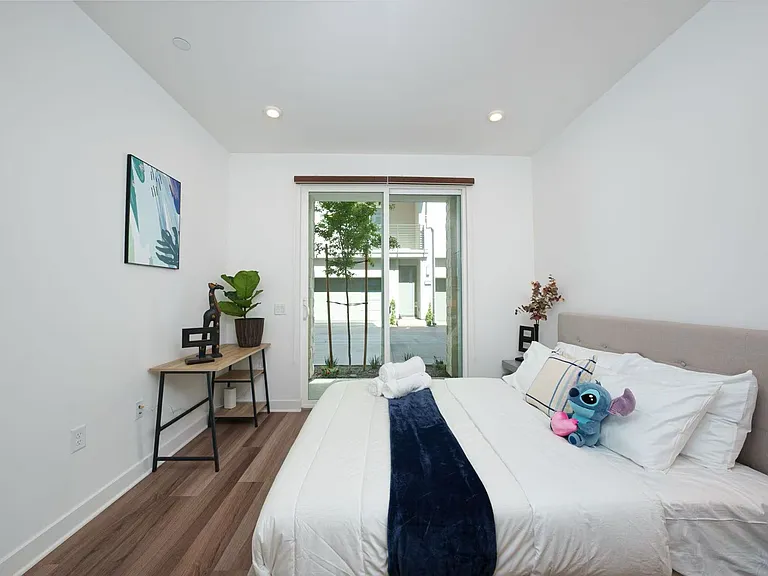 1607 W Cara Dr — Photo 2