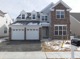 52 Inverness Dr, Kendall Park, NJ 08824