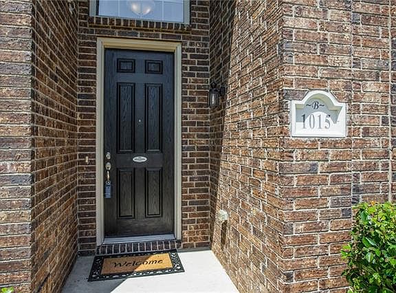 3rd image of 1015 Bentley Dr