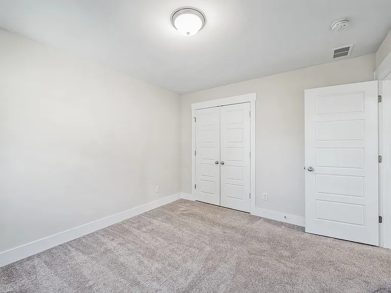 210 Ilderton St — Photo 13