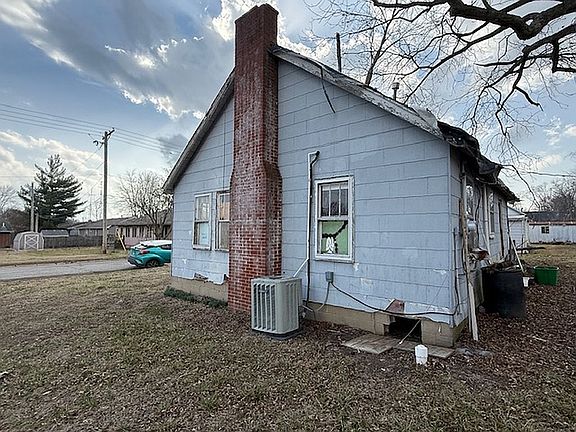 2nd image of 800 W Fackney St