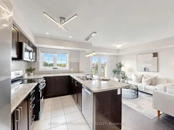 2441 Greenwich Dr #11, Oakville, ON L6M 0S3
