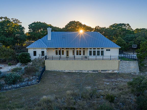 3rd image of 326 River Valley Rd