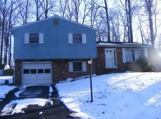 95 Village Rd, Etters, PA 17319