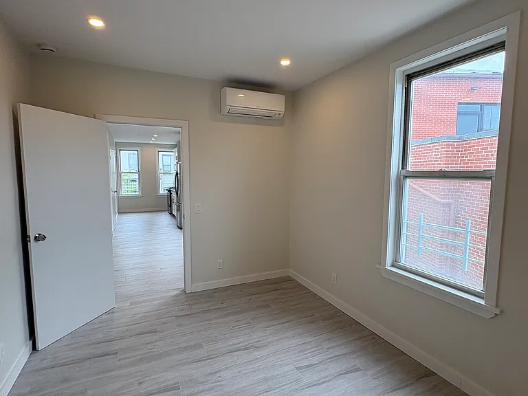 3068 45th St #3RR — Photo 3