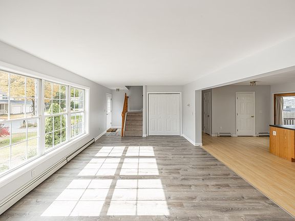 4th image of 18A Kennebec St