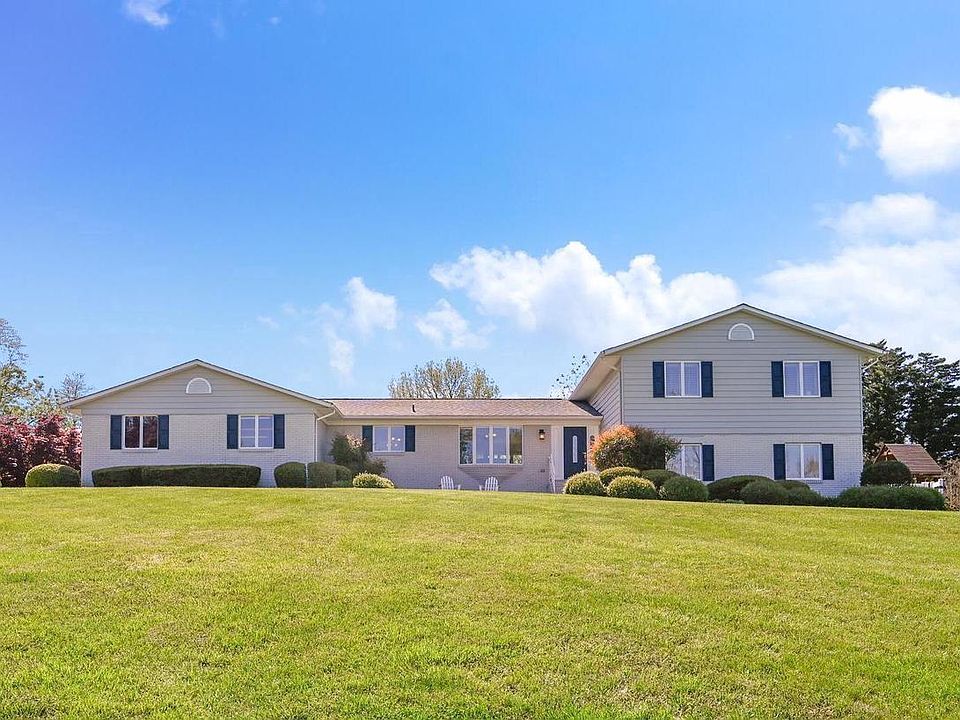 1st image of 715 Sharpsburg Dr
