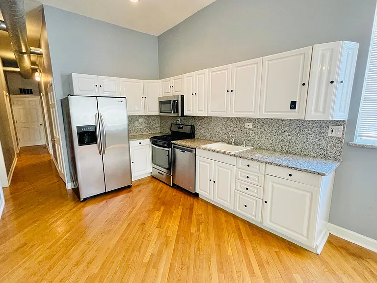 1957 W Henderson St #1 — Photo 1