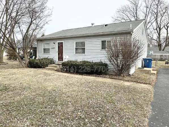 12154 Parkwood Pl, Maryland Heights, MO 63043