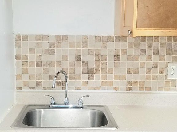 3rd image of 4012 Parsons Blvd #B