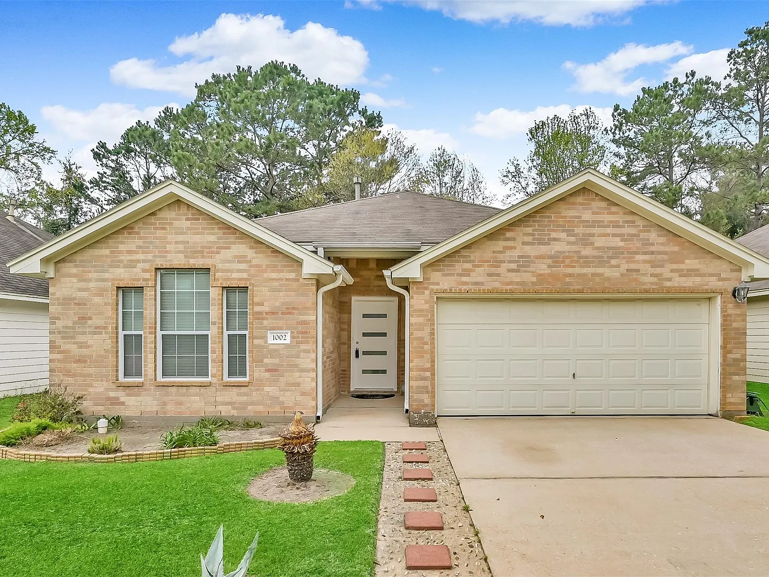 3 bed, 2.0 bath, 1245 sqft, $1,850 — Photo 1