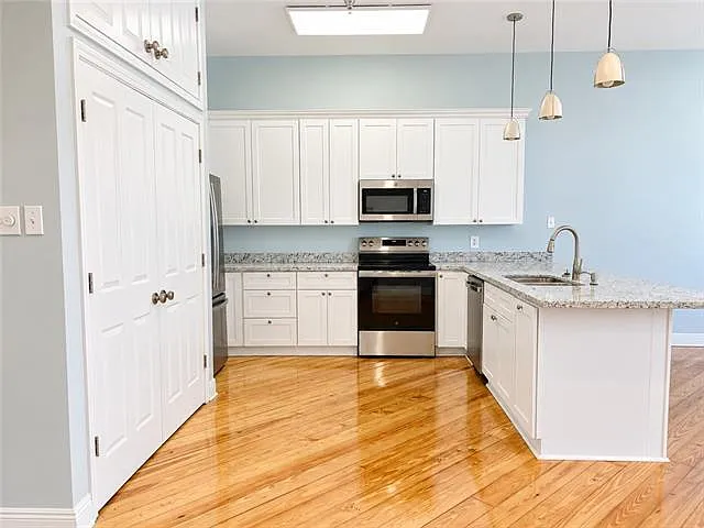 2 bed, 2.0 bath, 1400 sqft, $3,100 — Photo 4