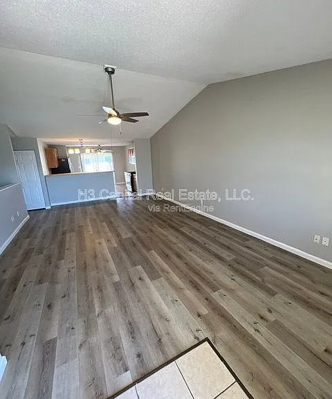100 Crimson Ct — Photo 2