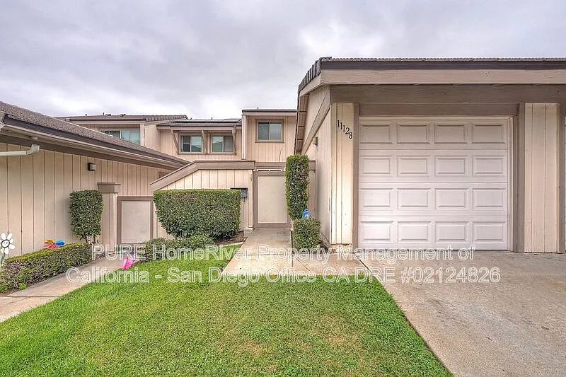 3 bed, 2.5 bath, 1355 sqft, $3,795 — Photo 2