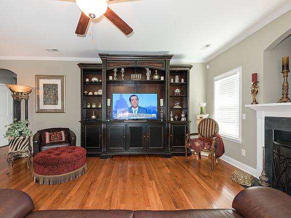 4th image of 5123 Norway Ln