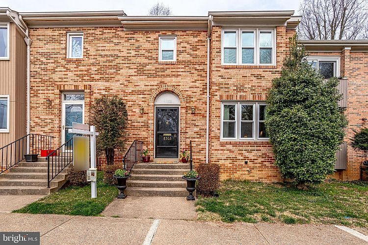 1st image of 8302 Highcliffe Ct