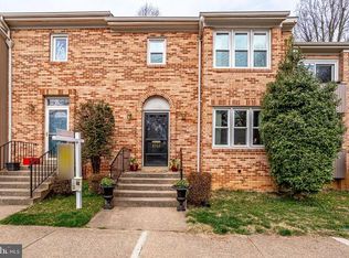 8302 Highcliffe Ct, Annandale, VA 22003