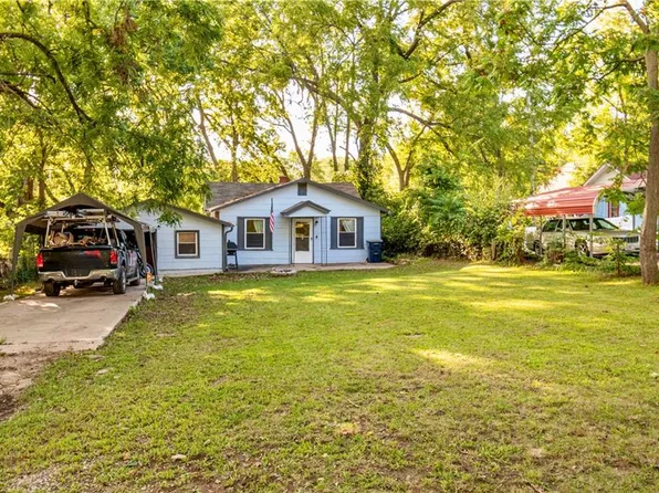 7336 Walrond Ave, Kansas City, MO 64132