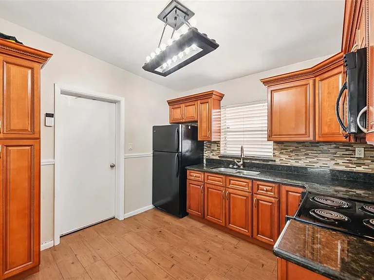 1417 E Harding St — Photo 10