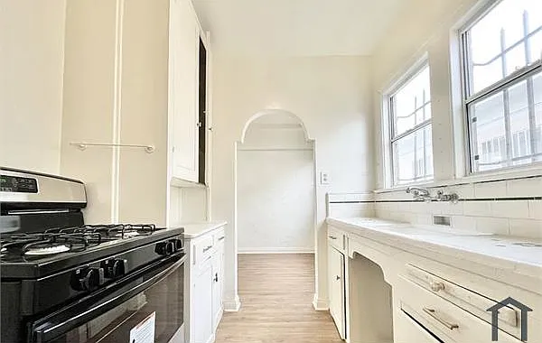 1 bed, 550 sqft, $2,100 — Photo 2