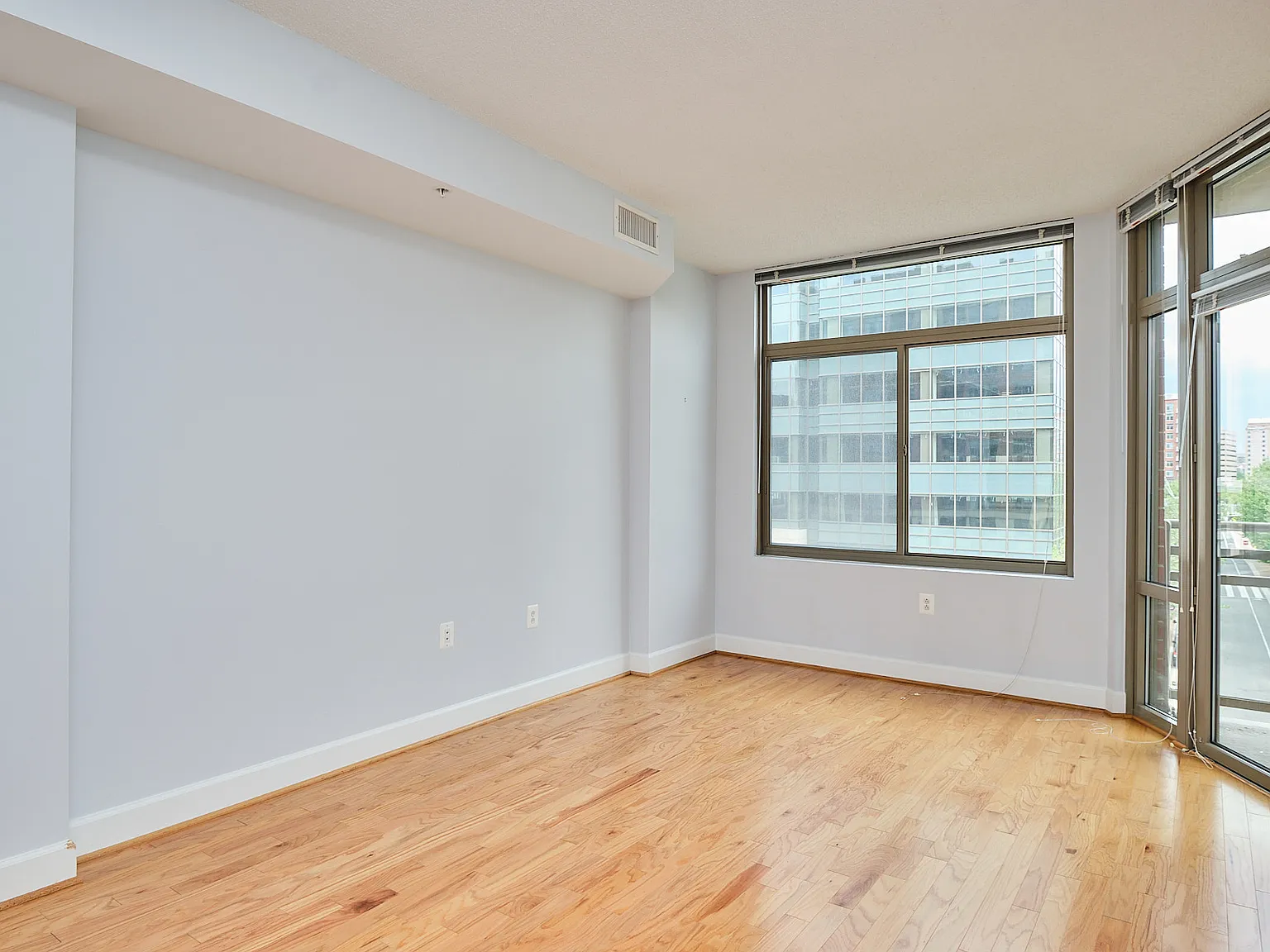 1 bed, 669 sqft, $2,050 — Photo 4