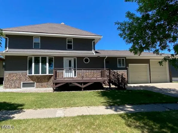 212 4th St NW, Beulah, ND 58523