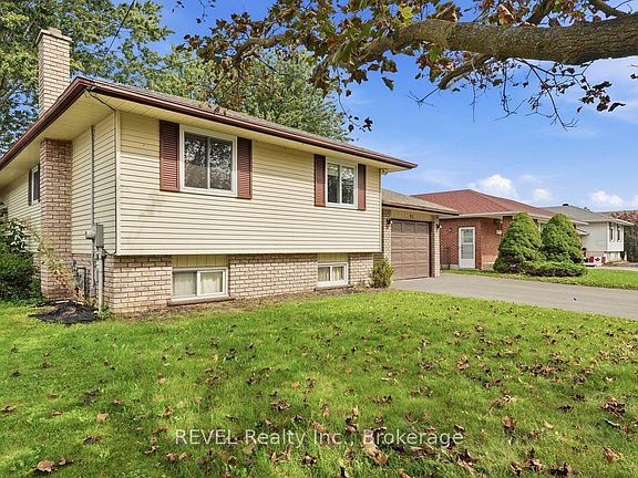 3rd image of 92 Maple Dr