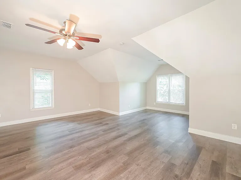 2570 Broadmoor Ct — Photo 10