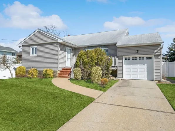 441 Miller Avenue, Freeport, NY 11520