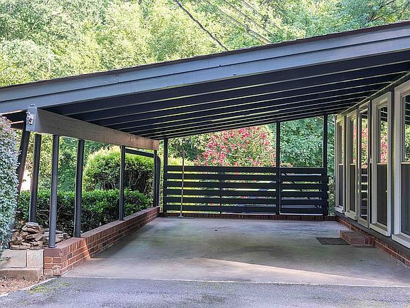 2nd image of 2216 Shadyview Dr