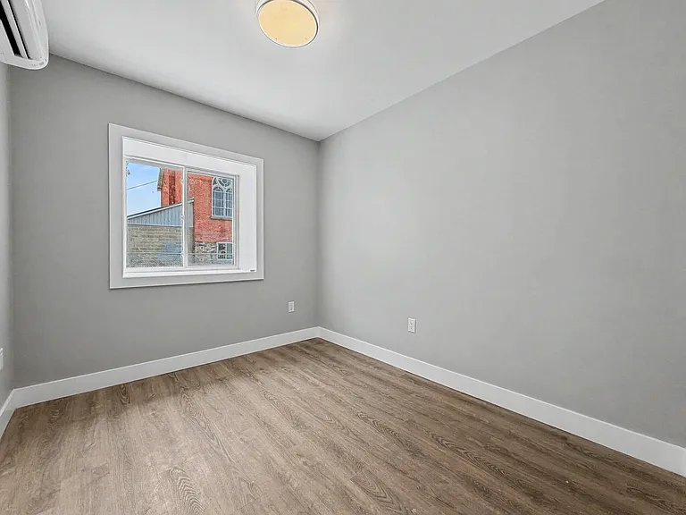 199 Pine St #2 — Photo 8
