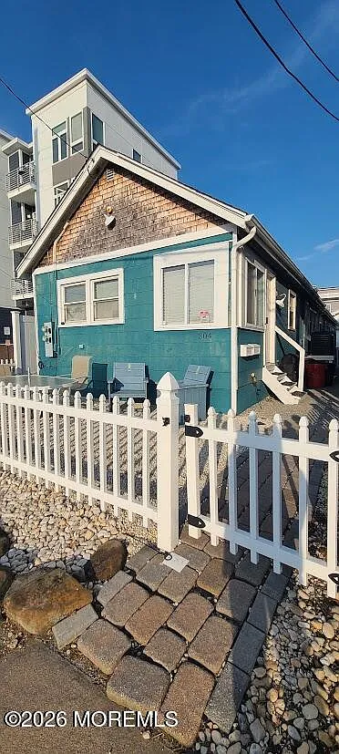 2 bed, 1.5 bath, 648 sqft, $2,035 — Photo 1
