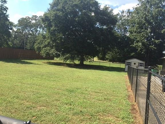 5th image of 295 Hillcrest Dr