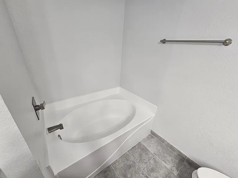 919 Crestwood Dr — Photo 7