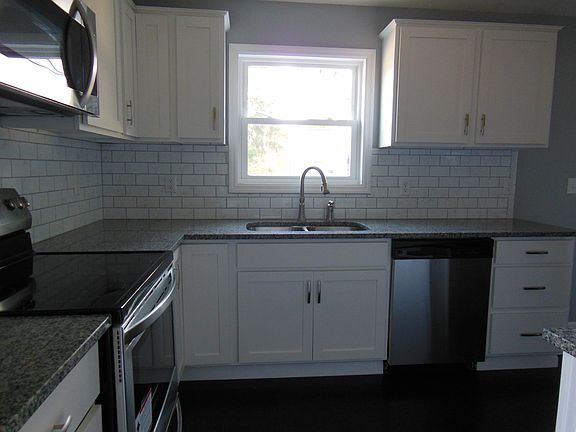 Soft close cabinets granite tops