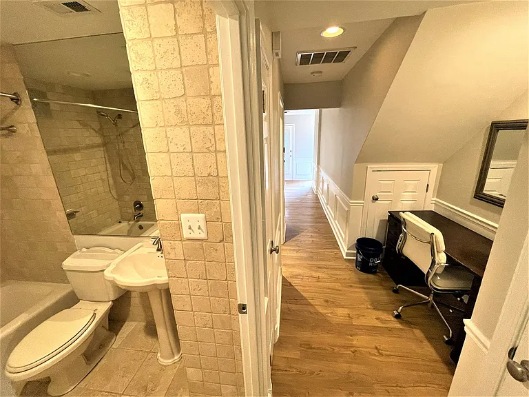 4631 Macarthur Blvd NW #A — Photo 10