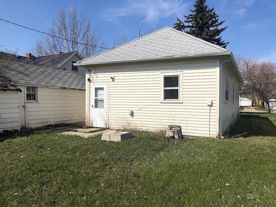 2nd image of 305 Hagerud St