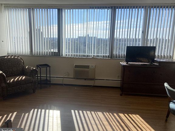 5th image of Pennsylvania Ave Unit 1401